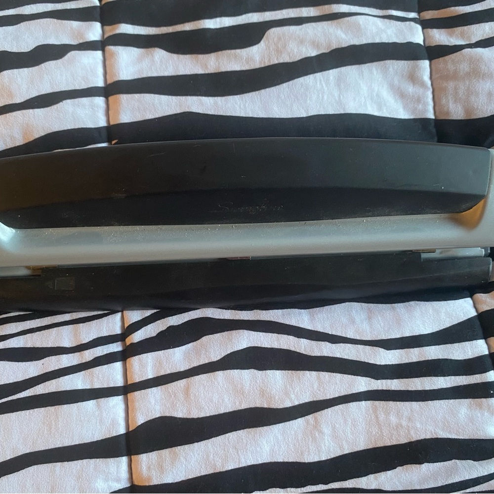 Swingline hole puncher black and gray